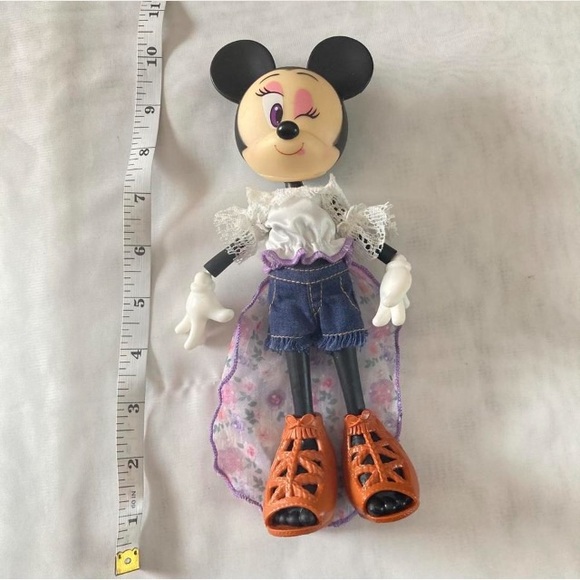 Disney Minnie Mouse Fashion Doll in White Top, Denim Shorts, and Floral Skirt - Picture 3 of 3